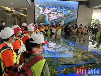 志愿者探秘汉西污水处理厂 污水处理副产品也能废物利用